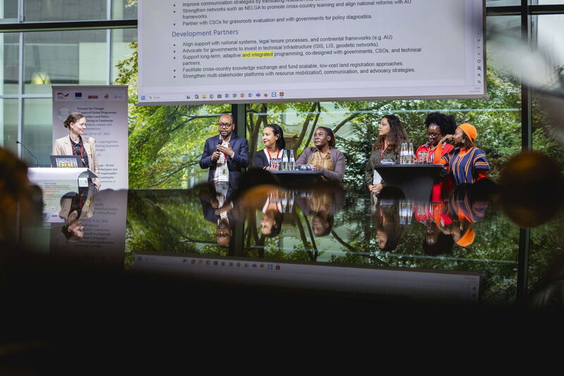 Key Visual for the Podcast „Voices of Change – Beneficiary Story Book“ © GIZ