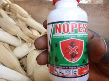 Pestizid zum Nachernteschutz von Mais. © Heike Ostermann, GIZ